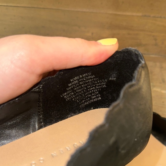 Scalloped Black Ballet Flats - Picture 5 of 5